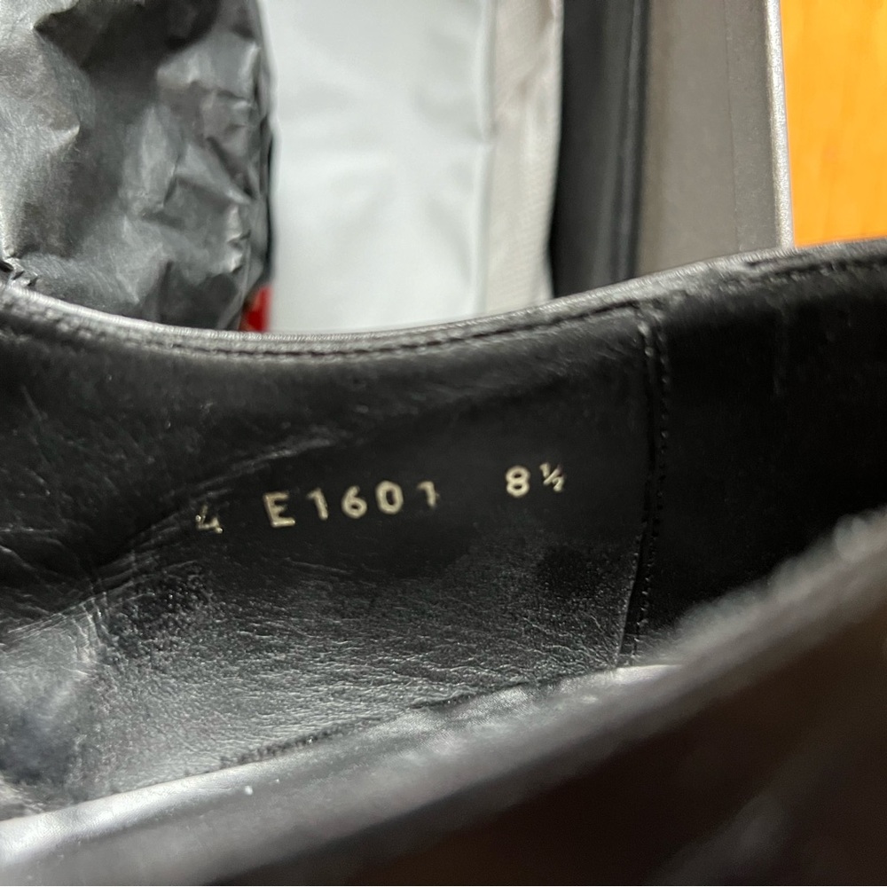 Prada laced shoe. Vintage!… gently used but in great condition. - Picture 3 of 9